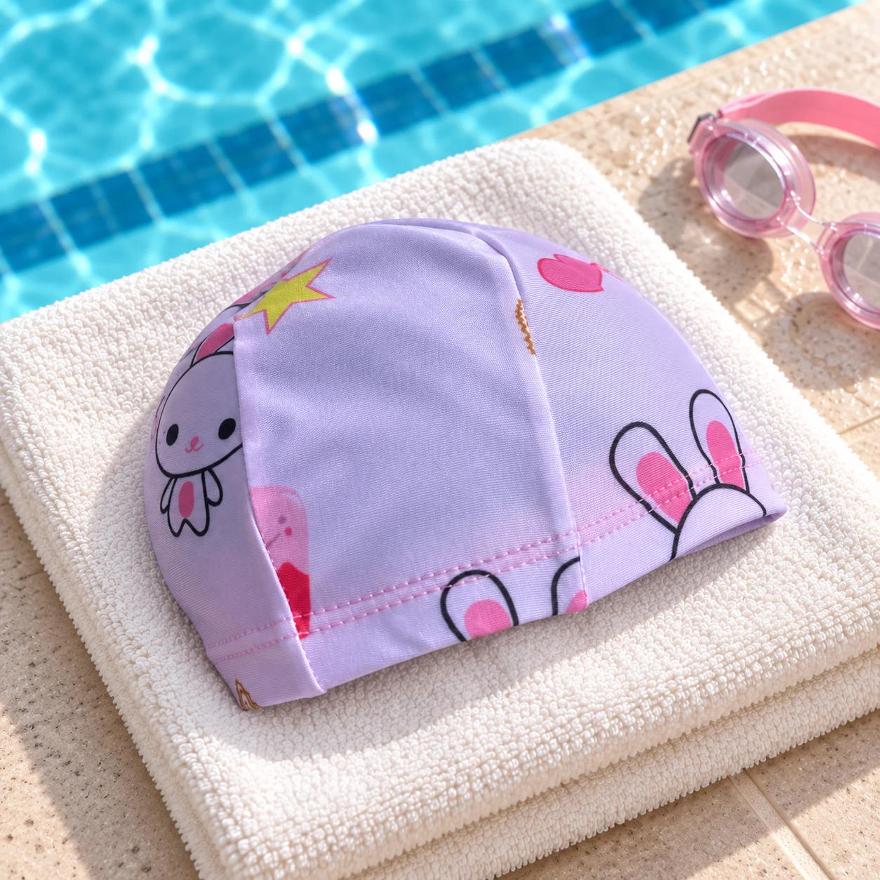 Badehette for baby – Lille kanin, lyserosa ved bassengkanten