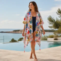 Kvinne med Blomst cover-up strandkjole